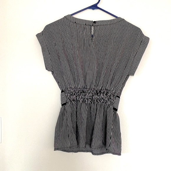 Monteau size small blouse ! Only worn once - Picture 2 of 2
